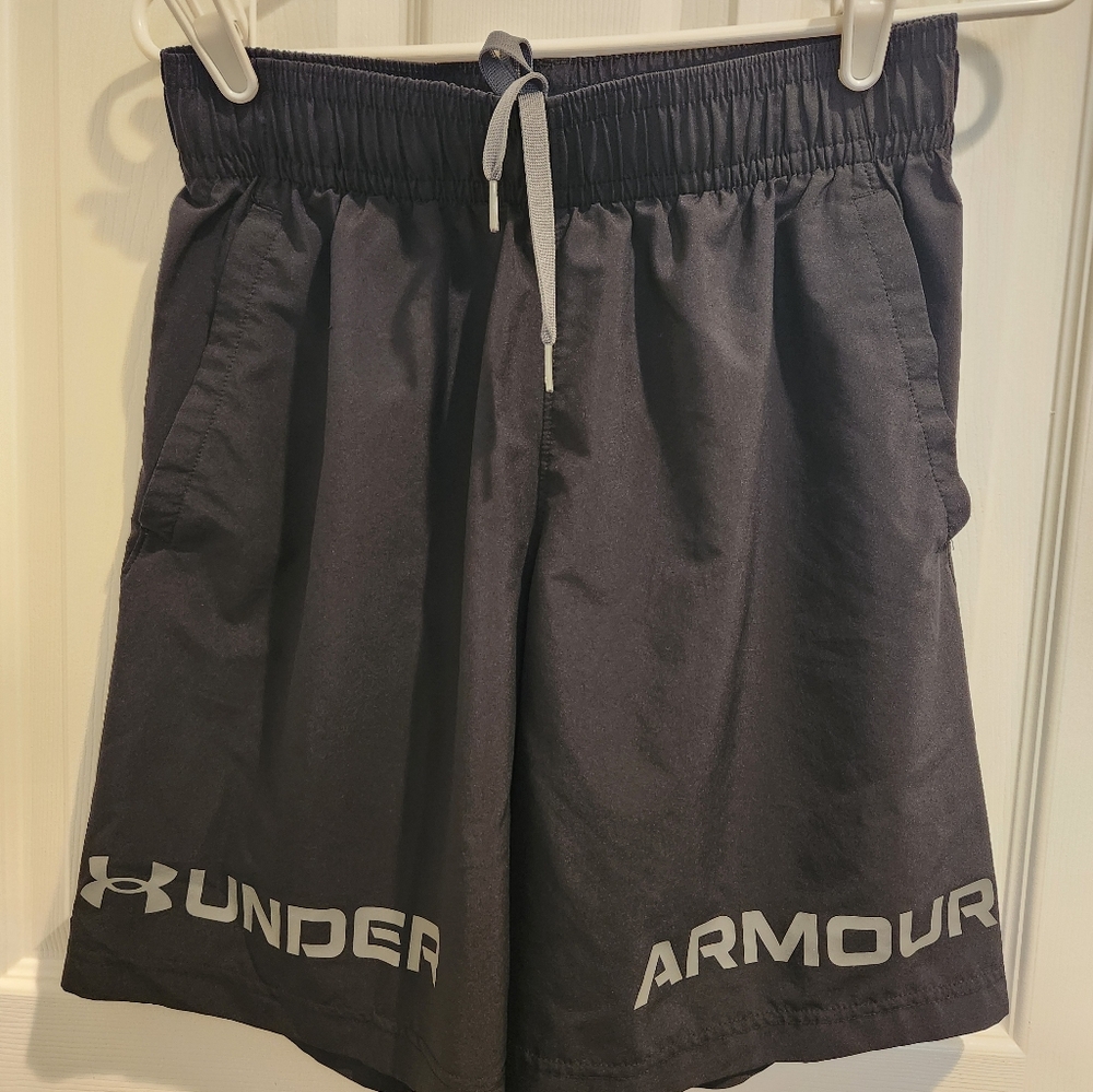 Under Armour Men's Charcoal Athletic Shorts Loose Fit, Unlined